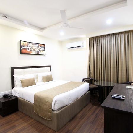 Genx Usha Kiran Agra Hotel อัครา ภายนอก รูปภาพ