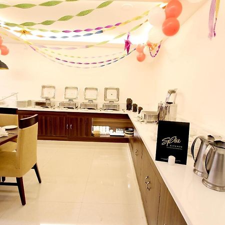 Genx Usha Kiran Agra Hotel อัครา ภายนอก รูปภาพ