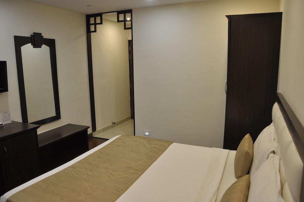 Genx Usha Kiran Agra Hotel อัครา ภายนอก รูปภาพ