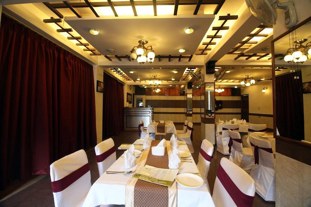 Genx Usha Kiran Agra Hotel อัครา ภายนอก รูปภาพ