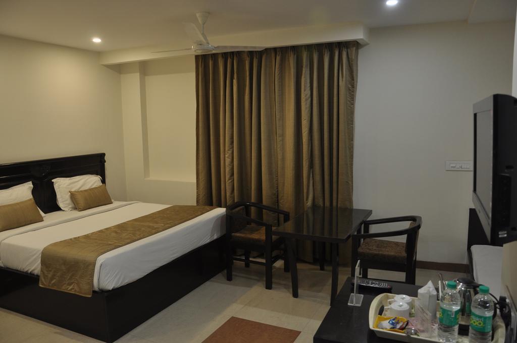 Genx Usha Kiran Agra Hotel อัครา ภายนอก รูปภาพ