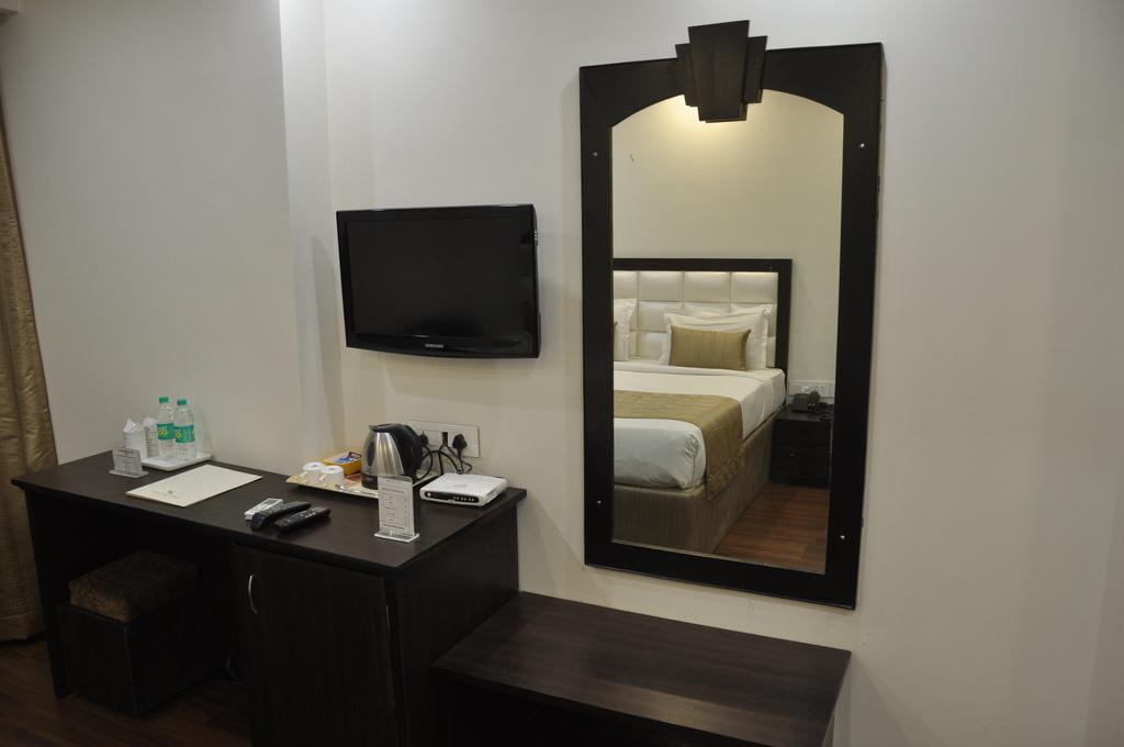 Genx Usha Kiran Agra Hotel อัครา ภายนอก รูปภาพ