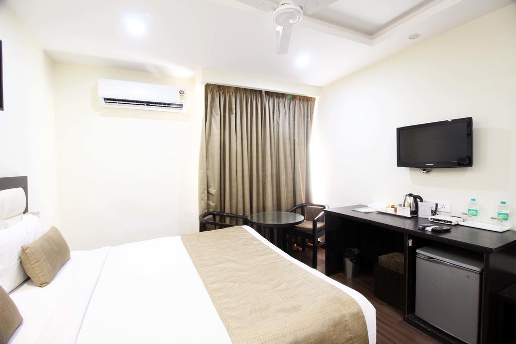 Genx Usha Kiran Agra Hotel อัครา ภายนอก รูปภาพ