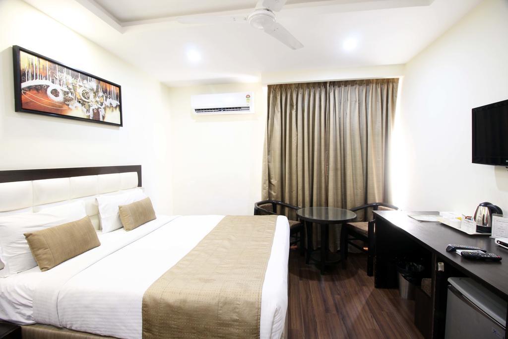 Genx Usha Kiran Agra Hotel อัครา ภายนอก รูปภาพ