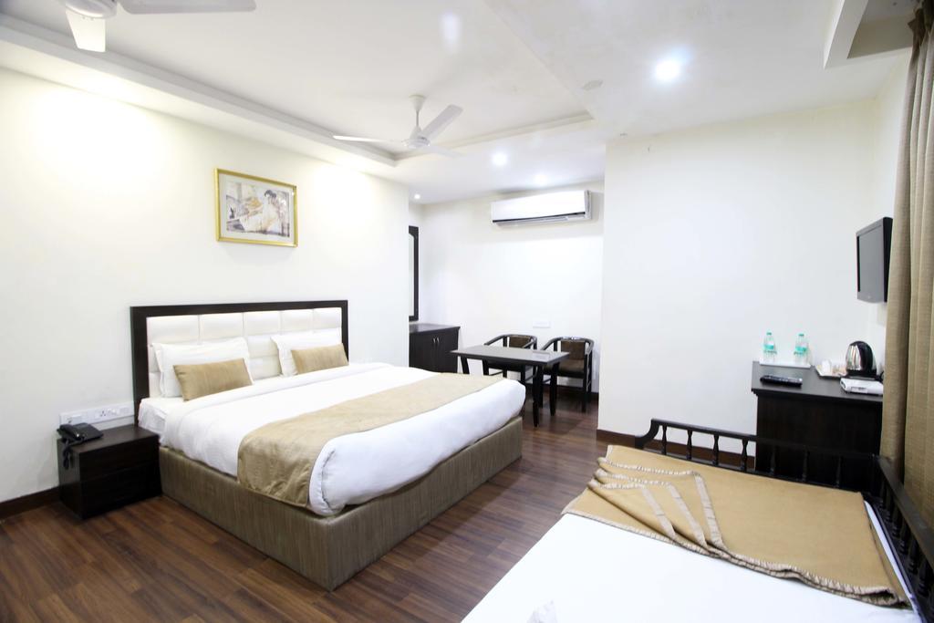 Genx Usha Kiran Agra Hotel อัครา ภายนอก รูปภาพ