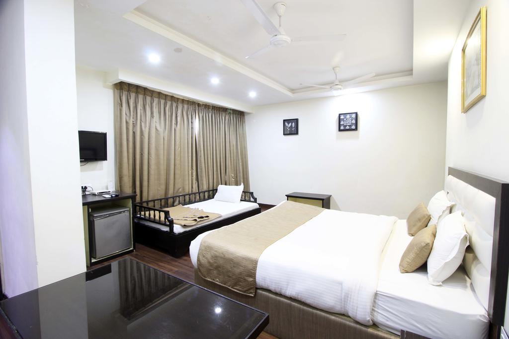 Genx Usha Kiran Agra Hotel อัครา ภายนอก รูปภาพ