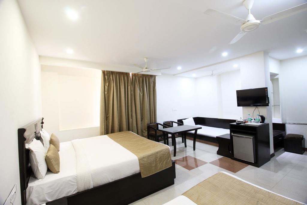 Genx Usha Kiran Agra Hotel อัครา ภายนอก รูปภาพ