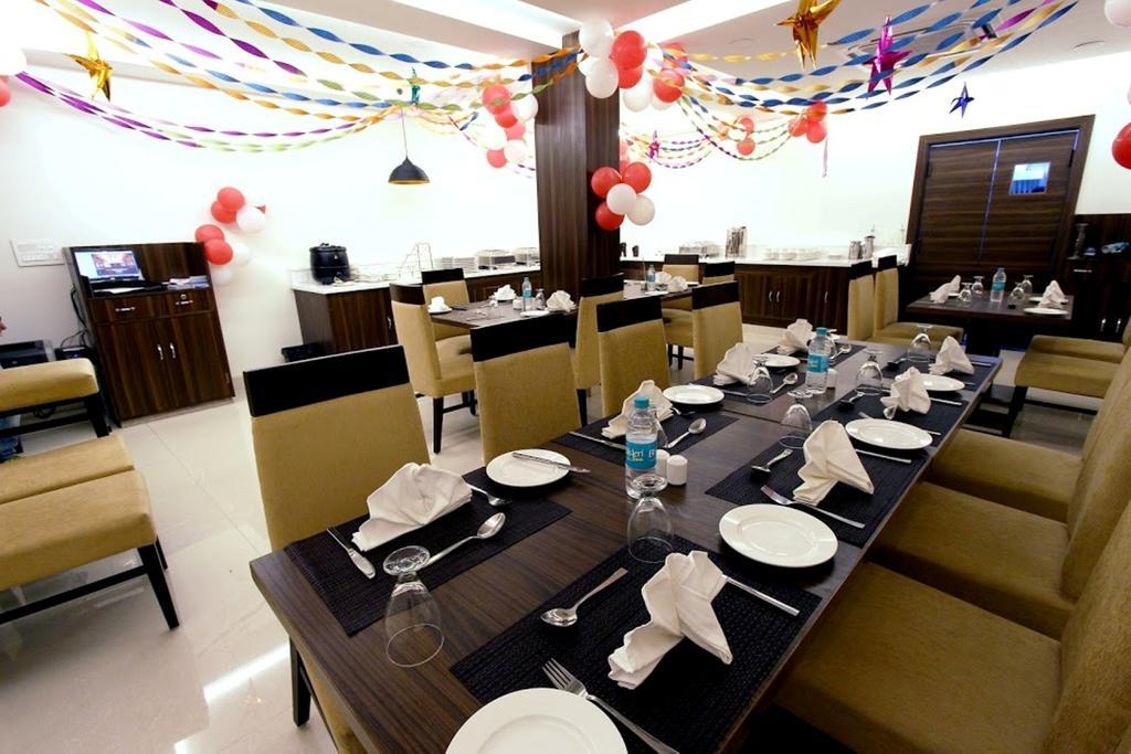 Genx Usha Kiran Agra Hotel อัครา ภายนอก รูปภาพ