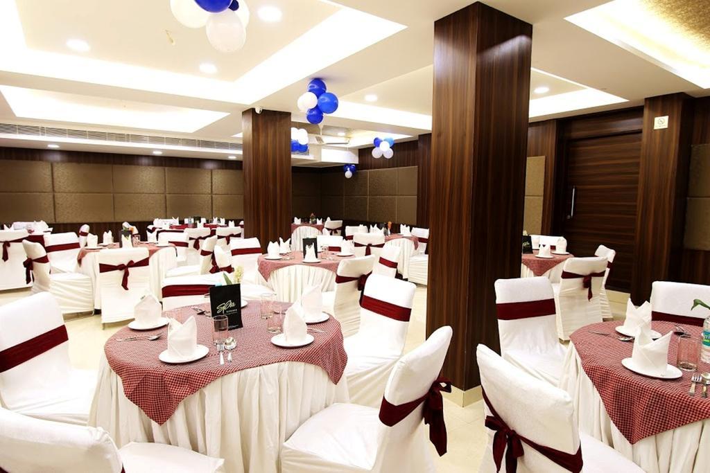 Genx Usha Kiran Agra Hotel อัครา ภายนอก รูปภาพ