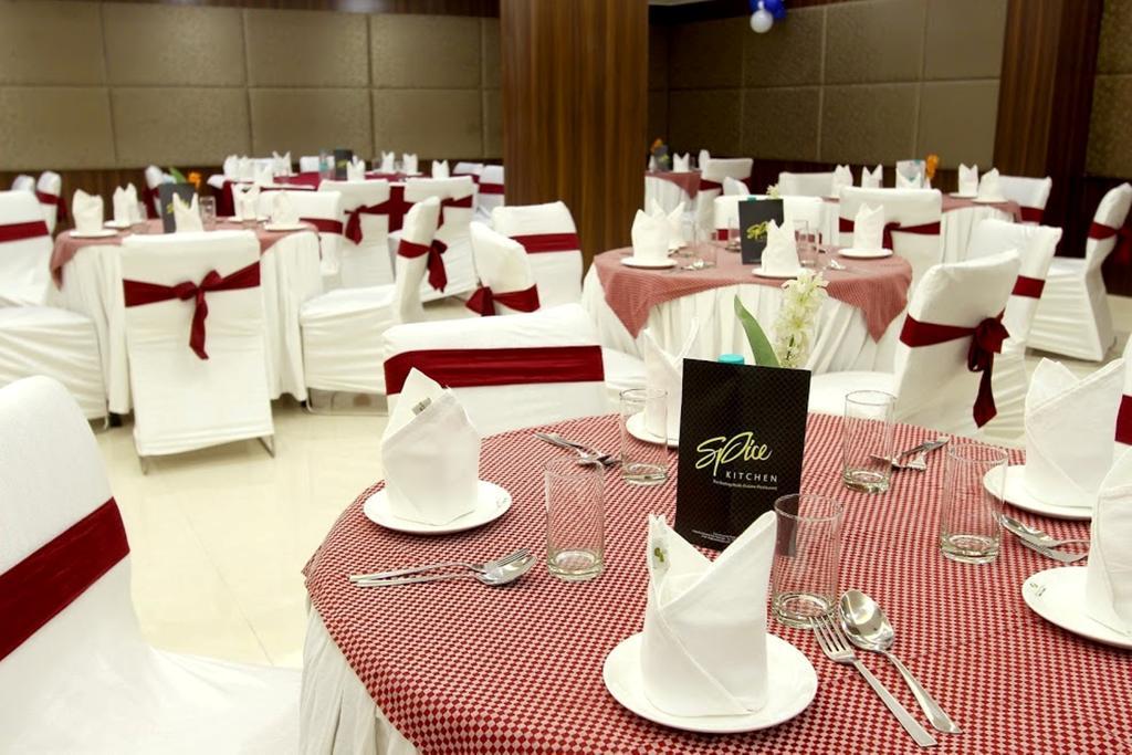 Genx Usha Kiran Agra Hotel อัครา ภายนอก รูปภาพ