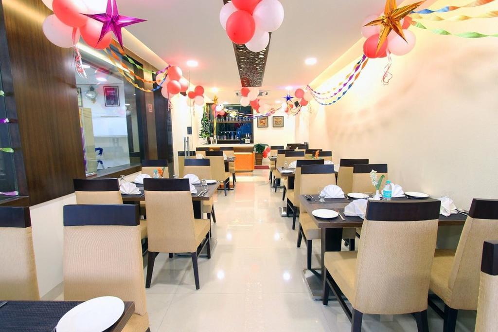Genx Usha Kiran Agra Hotel อัครา ภายนอก รูปภาพ