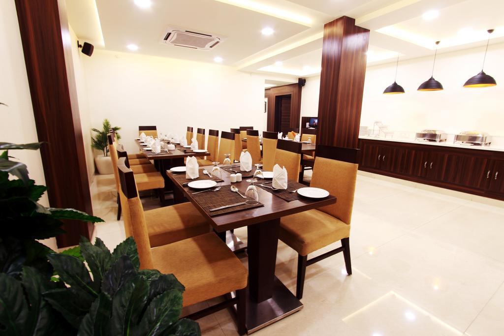 Genx Usha Kiran Agra Hotel อัครา ภายนอก รูปภาพ