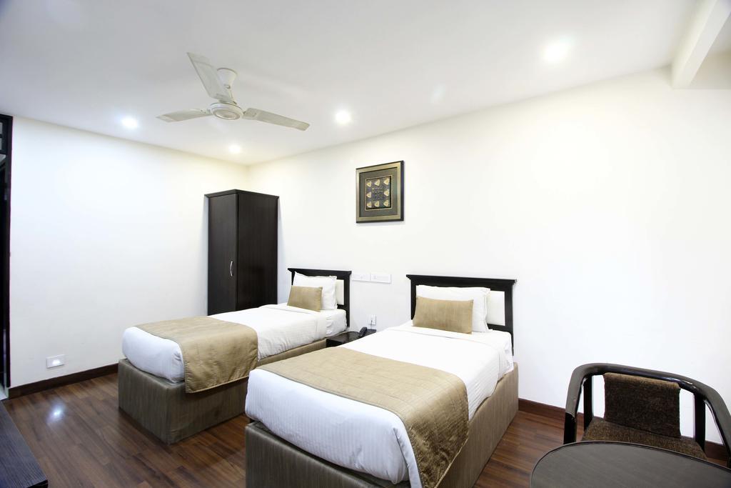 Genx Usha Kiran Agra Hotel อัครา ภายนอก รูปภาพ