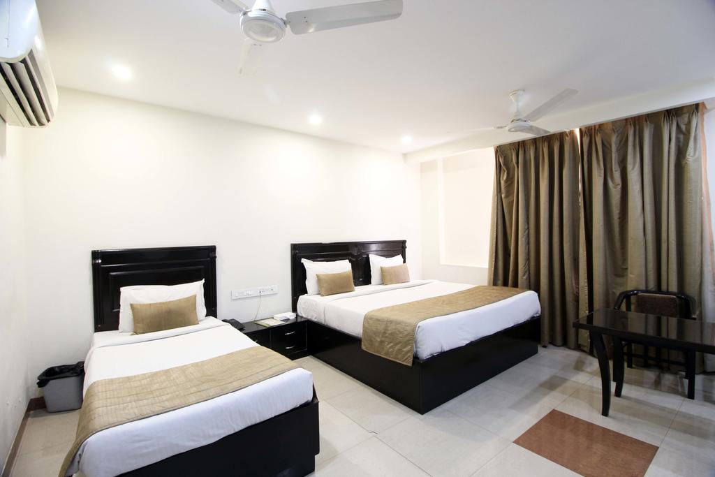 Genx Usha Kiran Agra Hotel อัครา ภายนอก รูปภาพ