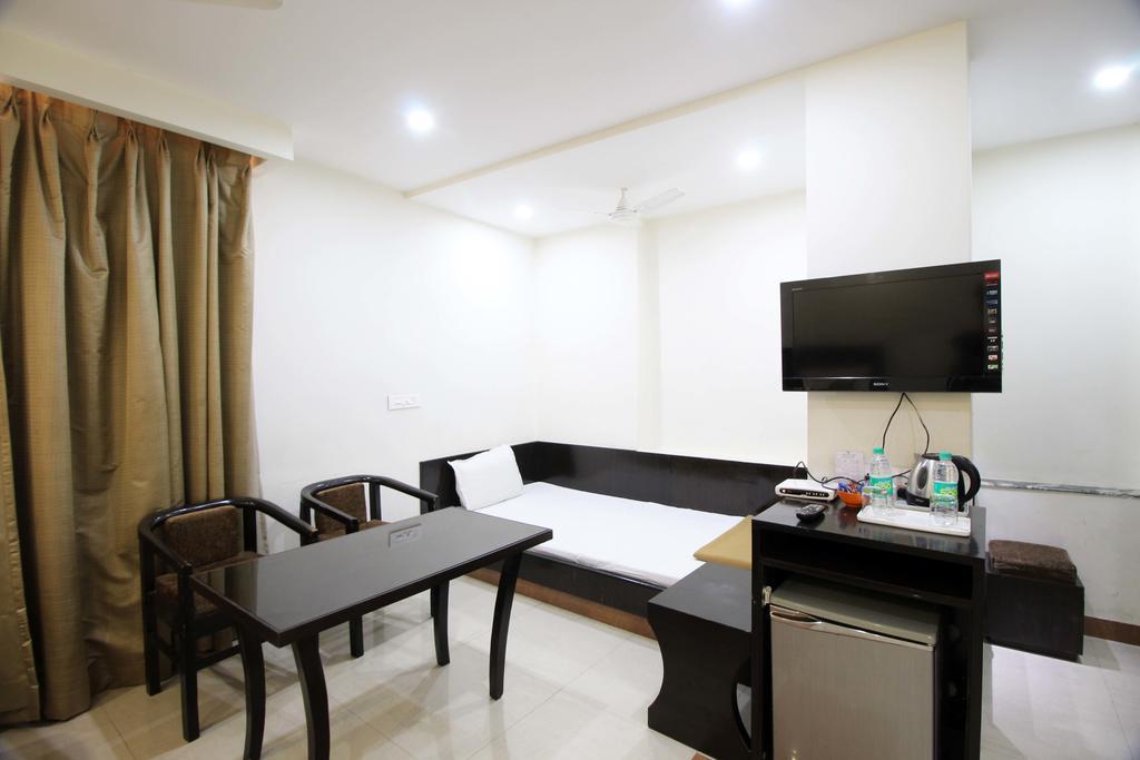 Genx Usha Kiran Agra Hotel อัครา ภายนอก รูปภาพ