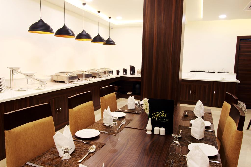 Genx Usha Kiran Agra Hotel อัครา ภายนอก รูปภาพ