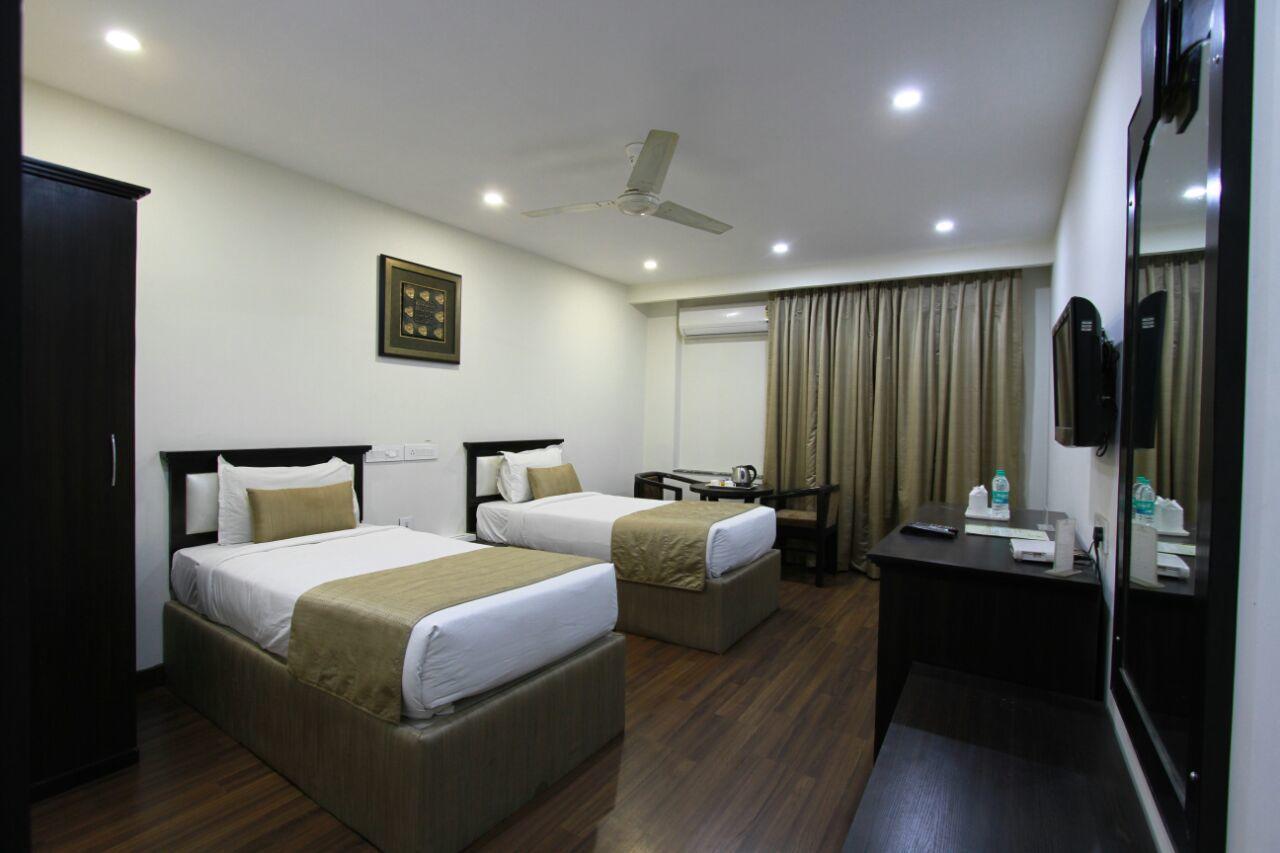 Genx Usha Kiran Agra Hotel อัครา ภายนอก รูปภาพ
