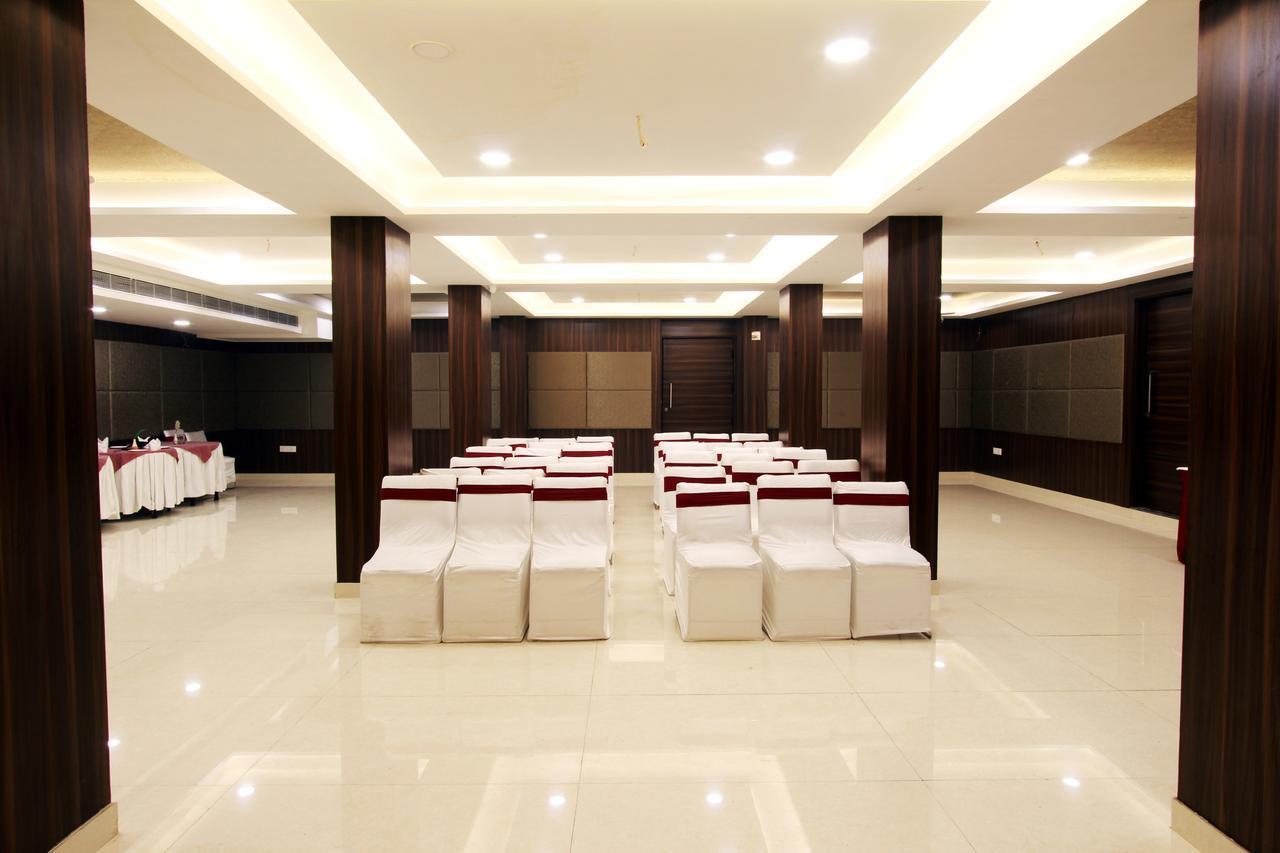 Genx Usha Kiran Agra Hotel อัครา ภายนอก รูปภาพ