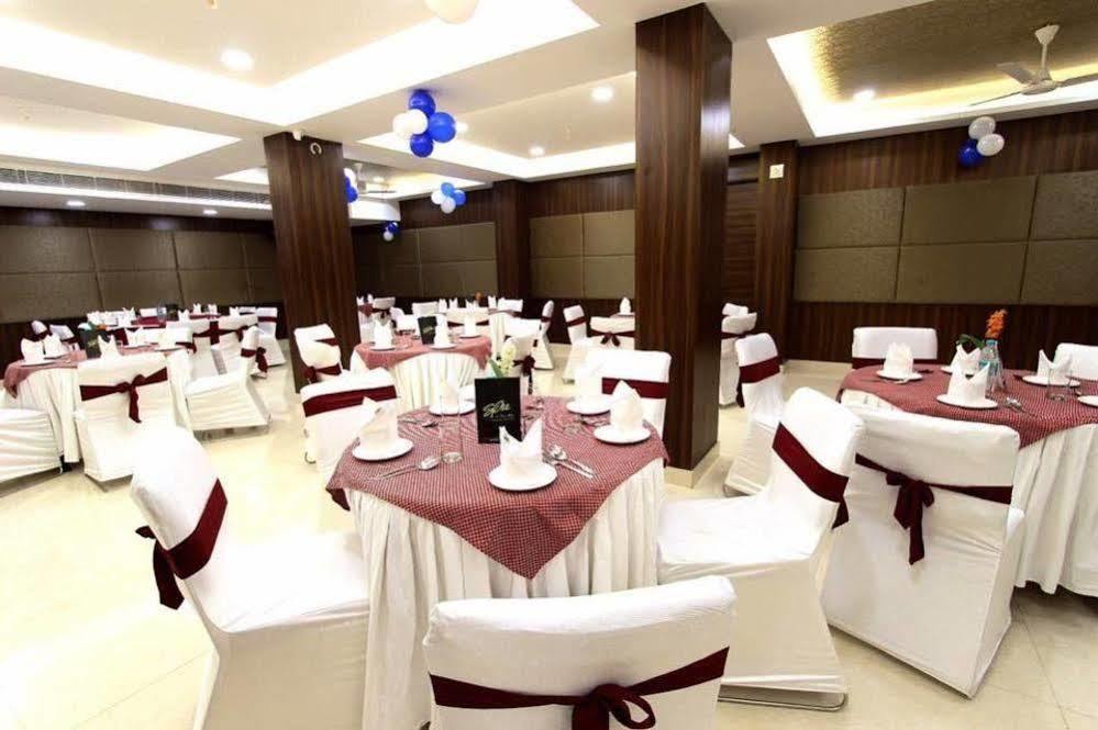 Genx Usha Kiran Agra Hotel อัครา ภายนอก รูปภาพ