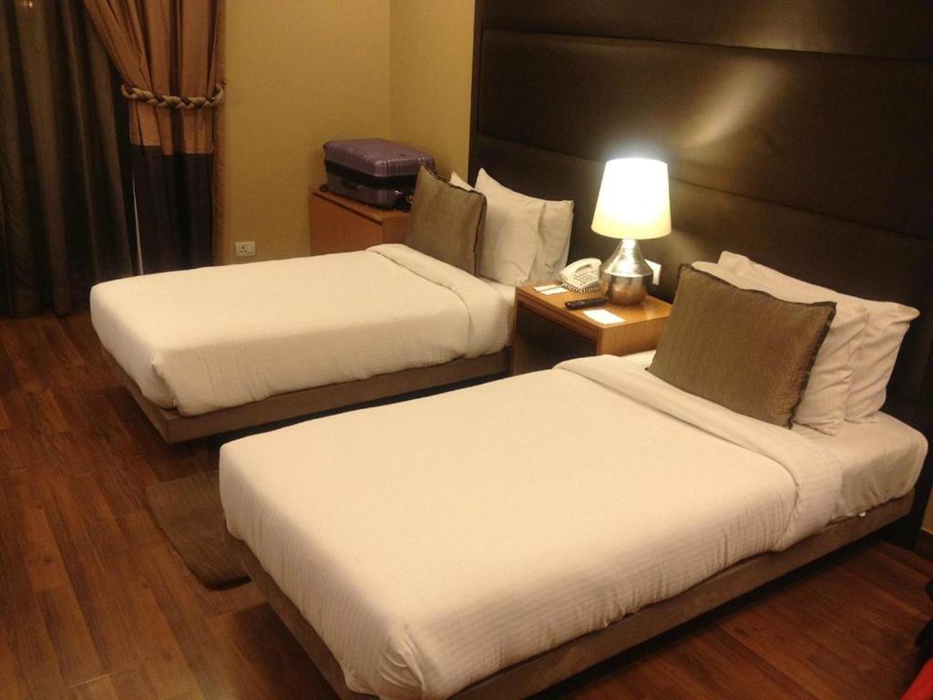 Genx Usha Kiran Agra Hotel อัครา ภายนอก รูปภาพ